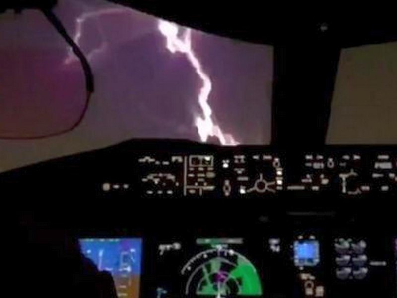 Боинг 737 видео из кабины пилотов