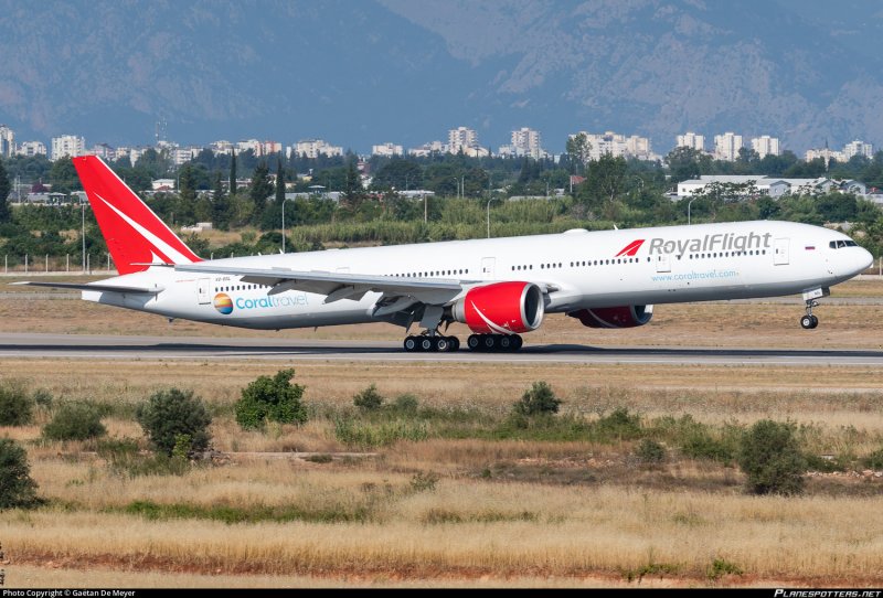 Боинг 777 Роял Флайт
