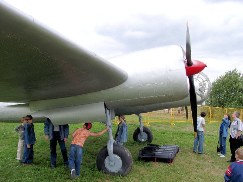 Самолет Tupolev SB 2m 100a