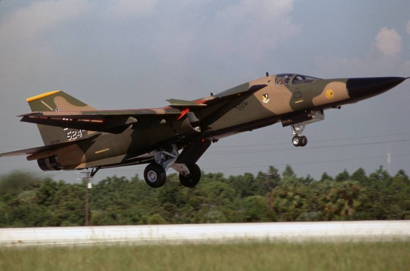 Бомбардировщик f-111f