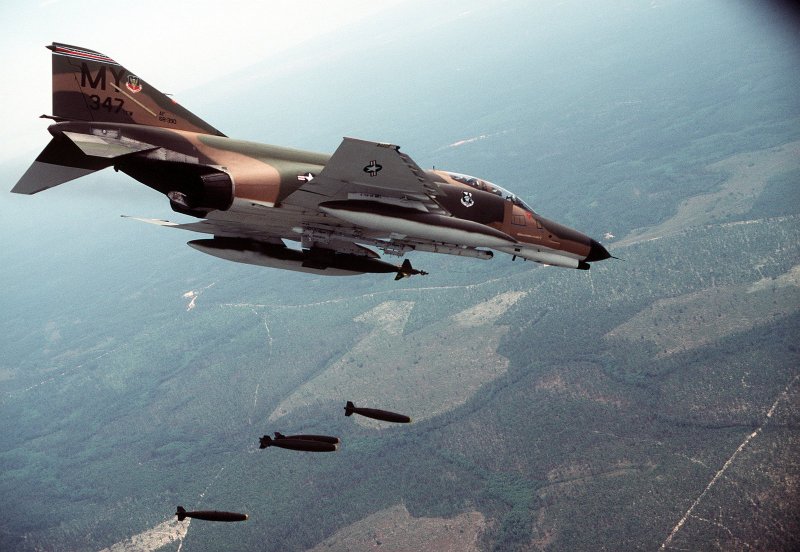 Самолёт f 4e Phantom 2