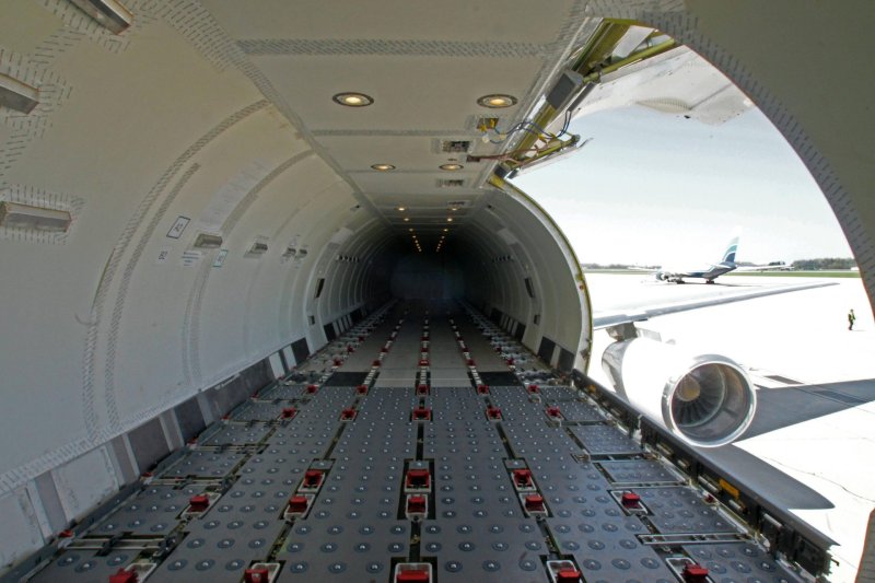Boeing 747 грузовой отсек