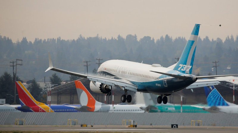 Boeing 737 8000