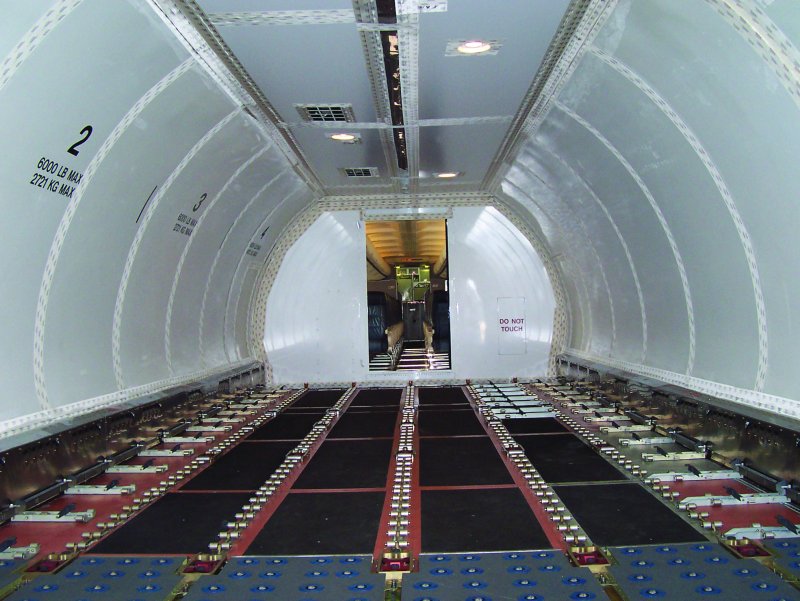Boeing 737 Freighter грузовые люк