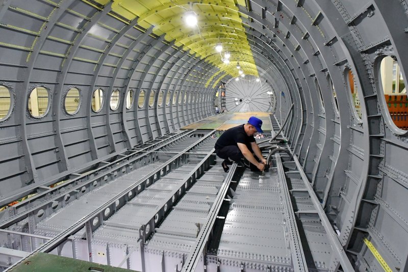 Стрингеры самолета SSJ 100