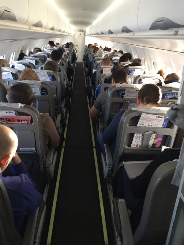 ATR 72 самолет салон