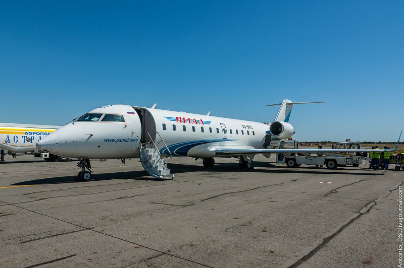 CRJ 200 самолет Ямал