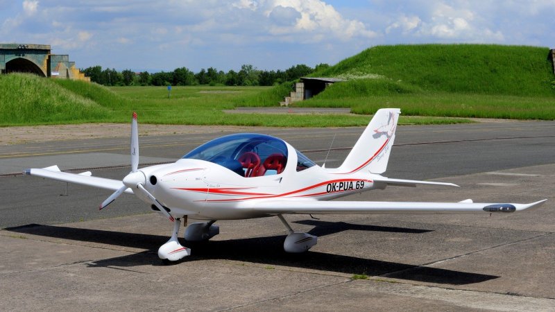 Самолет Sting tl2000