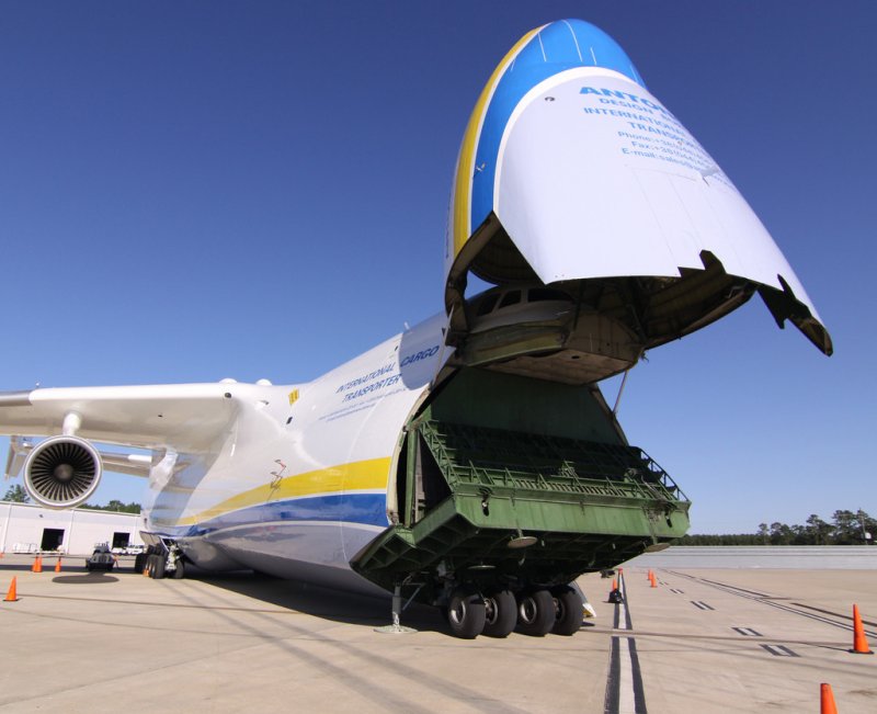 Грузовой самолет АН 225 Мрия