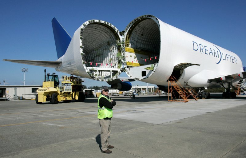 Боинг 747 ДРИМЛИФТЕР