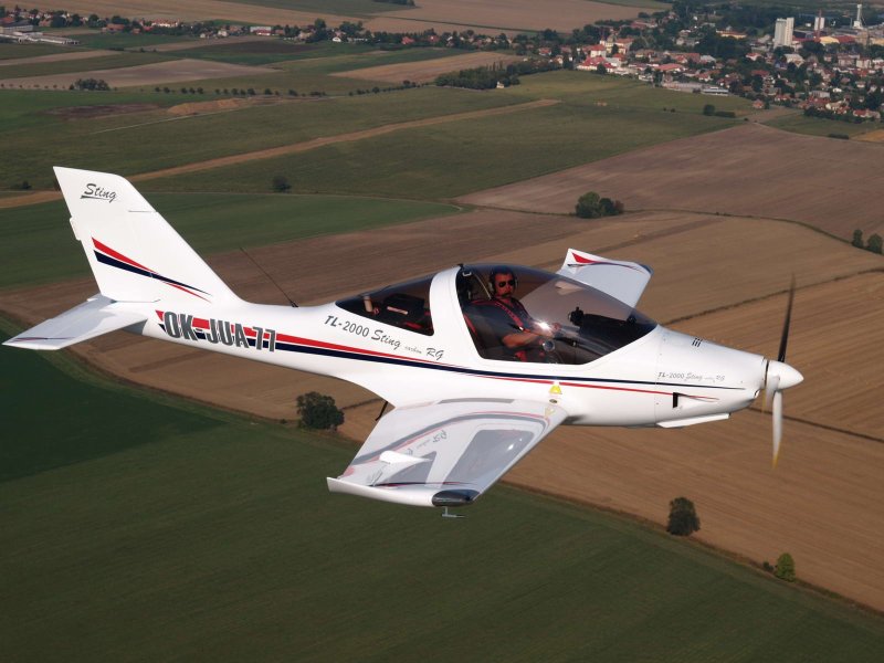 Самолет Sting tl2000
