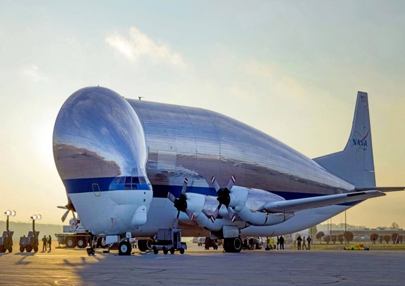 Самолета Aero Spacelines Mini Guppy
