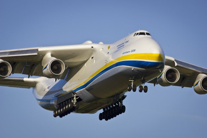Грузовой самолет АН 225 Мрия