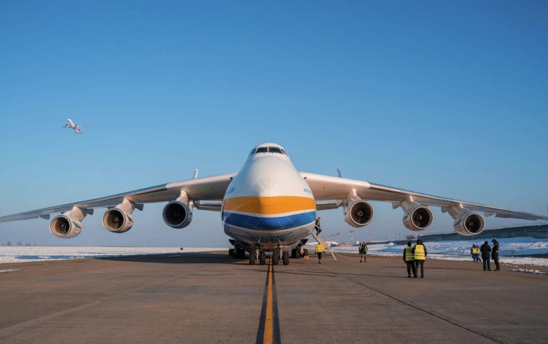 АН-225 Мрия в Бишкеке