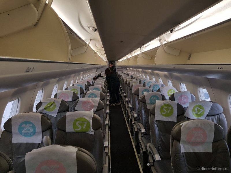 Самолет Embraer rj170