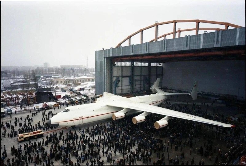 АН-225 Мрия ангар