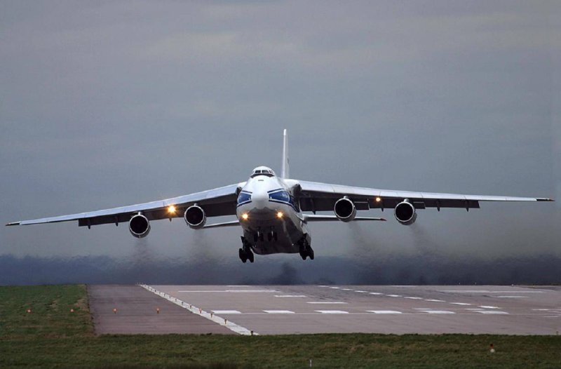 АН-124 на взлете