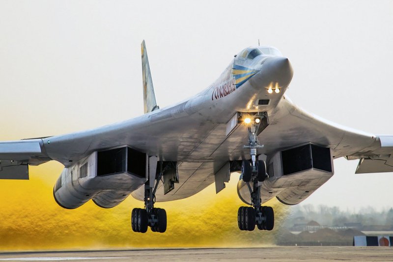 Белый лебедь бомбардировщик ту-160м2