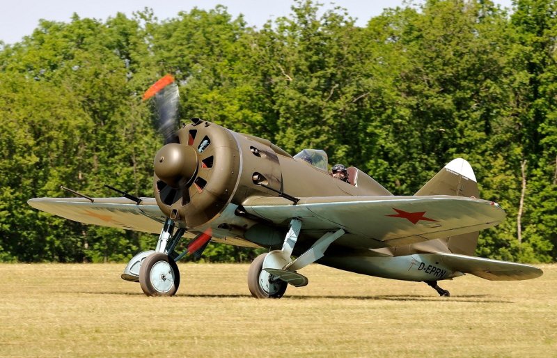 Советский самолёт истребитель и16
