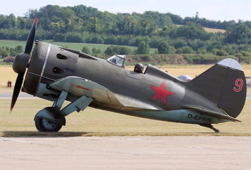 Советский самолёт истребитель и16