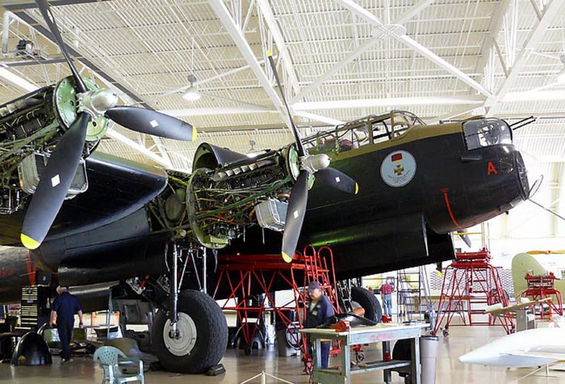 Avro Lancaster шасси