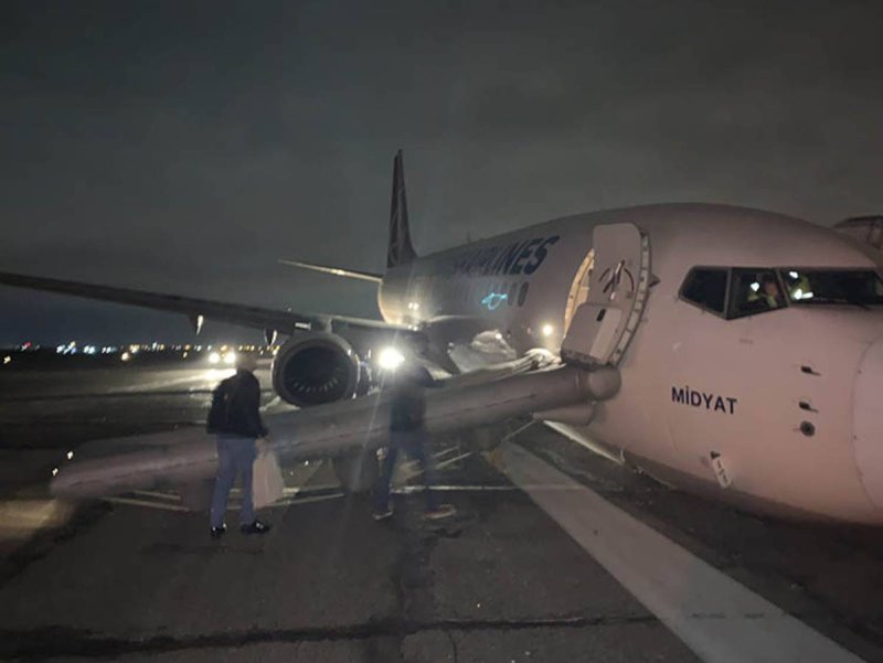 B737 Turkish Airlines в аэропорту толмачёво