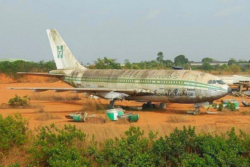 Заброшенный самолет Боинг 737