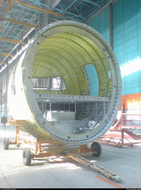 Обтекатель центроплана ту-204