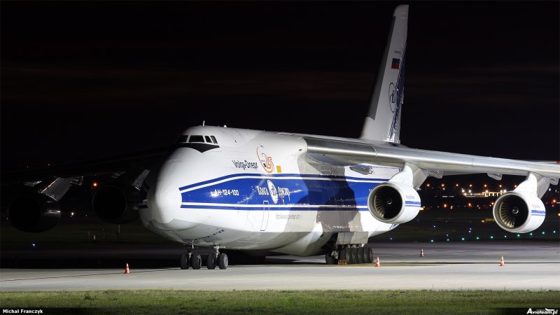 Грузовой самолет АН 124 100 150