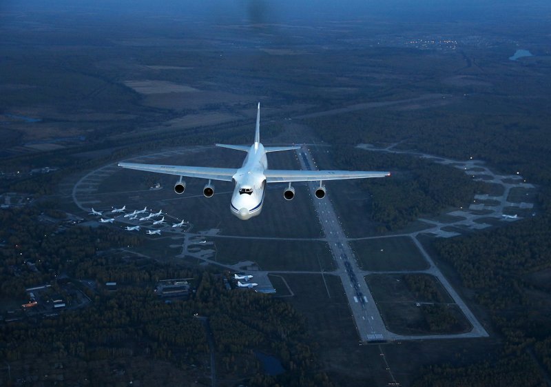 Руслан АН 124 100 Сеща