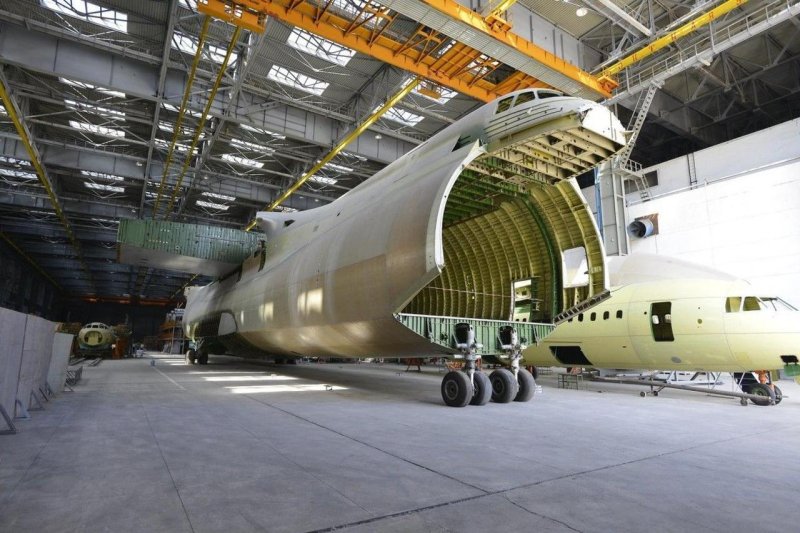 АН-225 Мрия кабина