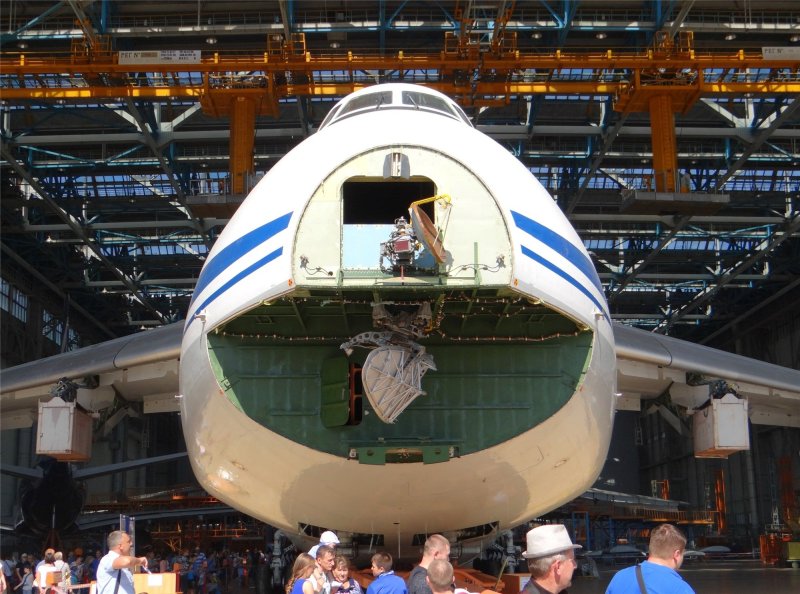 Грузовой отсек самолета АН-124