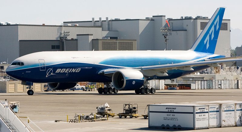 Боинг 777 грузовой