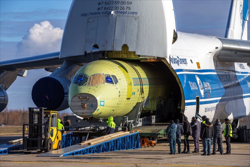 АН-124 Руслан погрузка