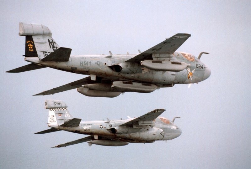 Самолёт EA-6b.