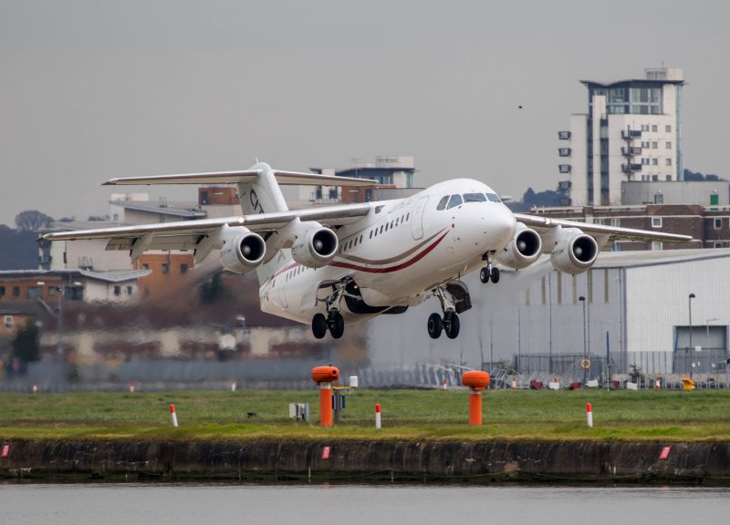 Avro 146 rj85
