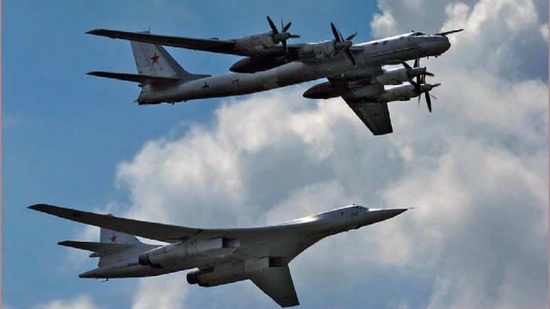 Бомбардировщик дальней авиации России ту 95