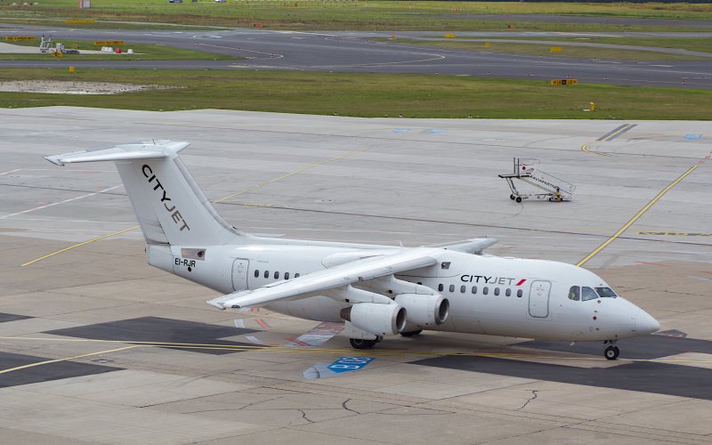 Avro rj85 самолет