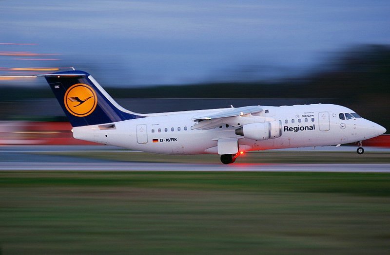 Avro rj85 самолет