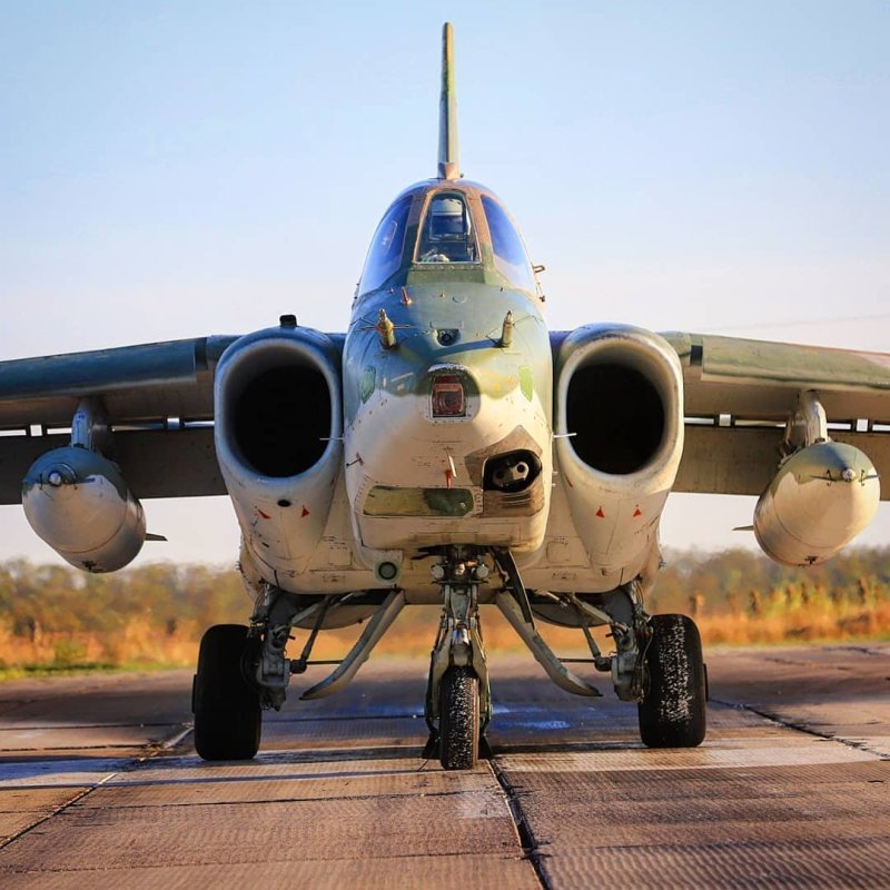 Самолет Су-25