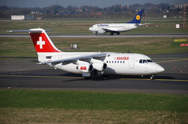 Avro rj85 самолет