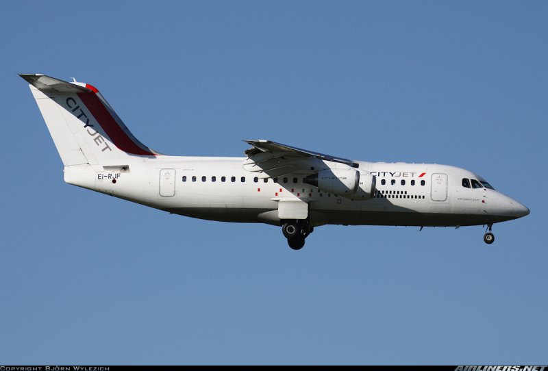 Avro rj85 крупный план шасси