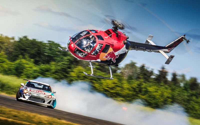 Bo 105 Red bull
