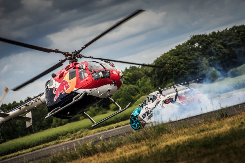 Bo 105 Red bull