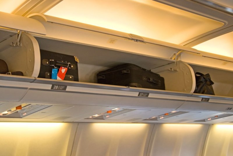 Багажные полки a321