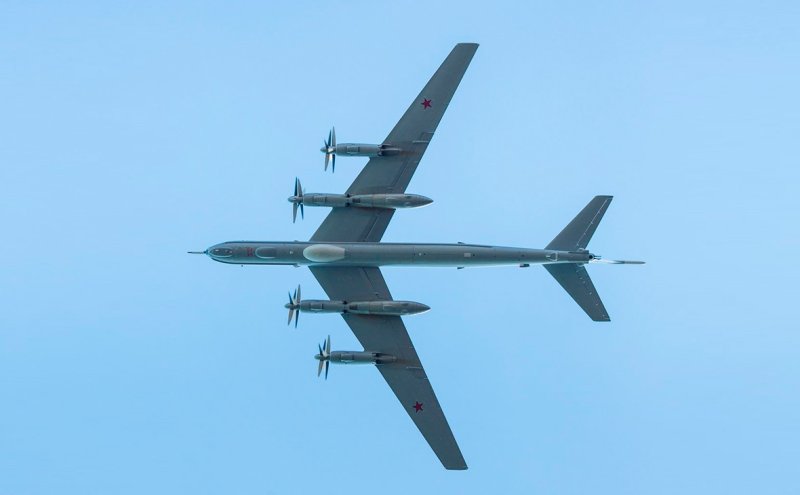 Дальний противолодочный самолет ту-142м