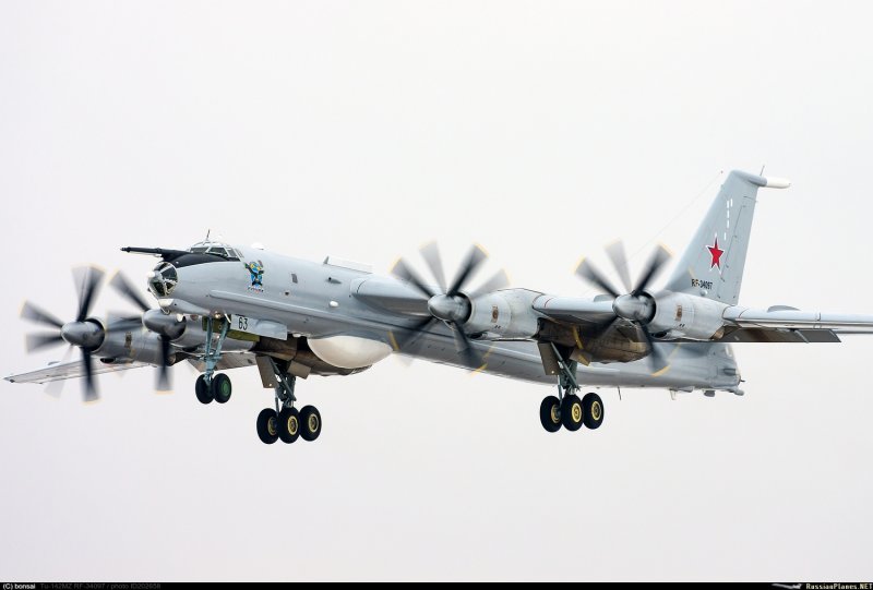 Самолет ту 142м