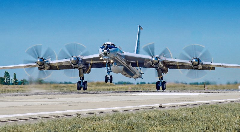 Противолодочный самолет ту-142
