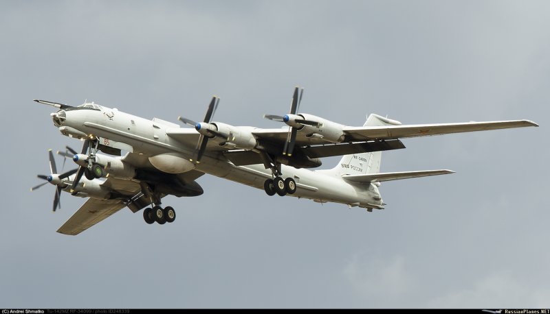 Самолет ту 142м