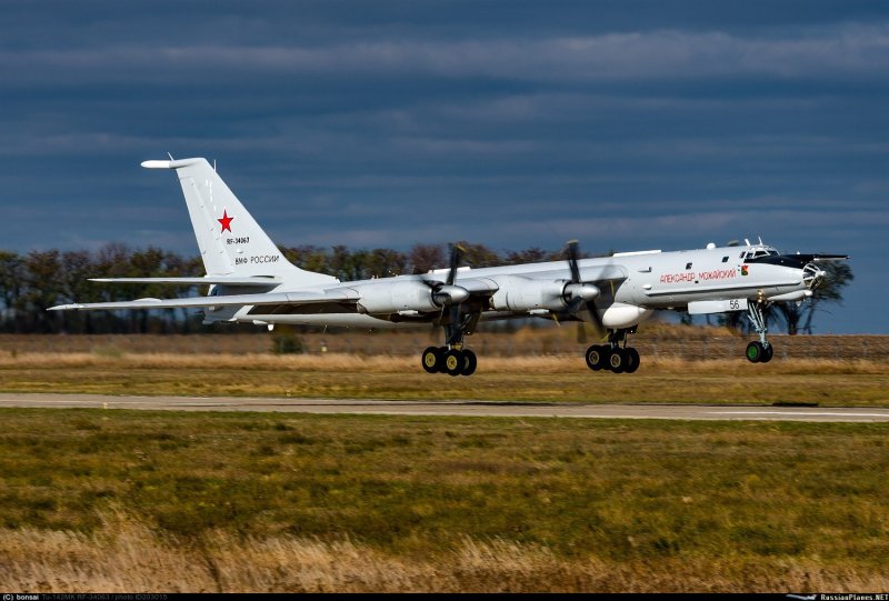 Противолодочный самолет ту-142